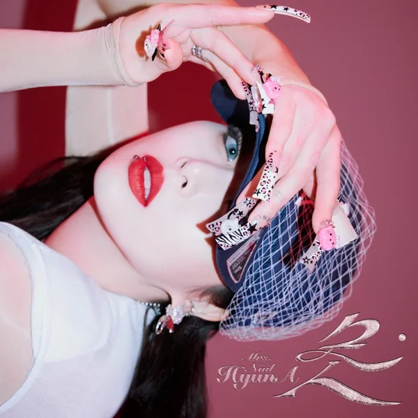 Трек HyunA - 못 (Mrs. Nail) (2025)